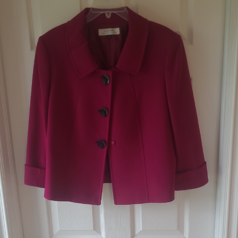 Tahari Magenta Cropped Blazer – Women’s Size 14 – Elegant 3/4 Sleeve Jacket